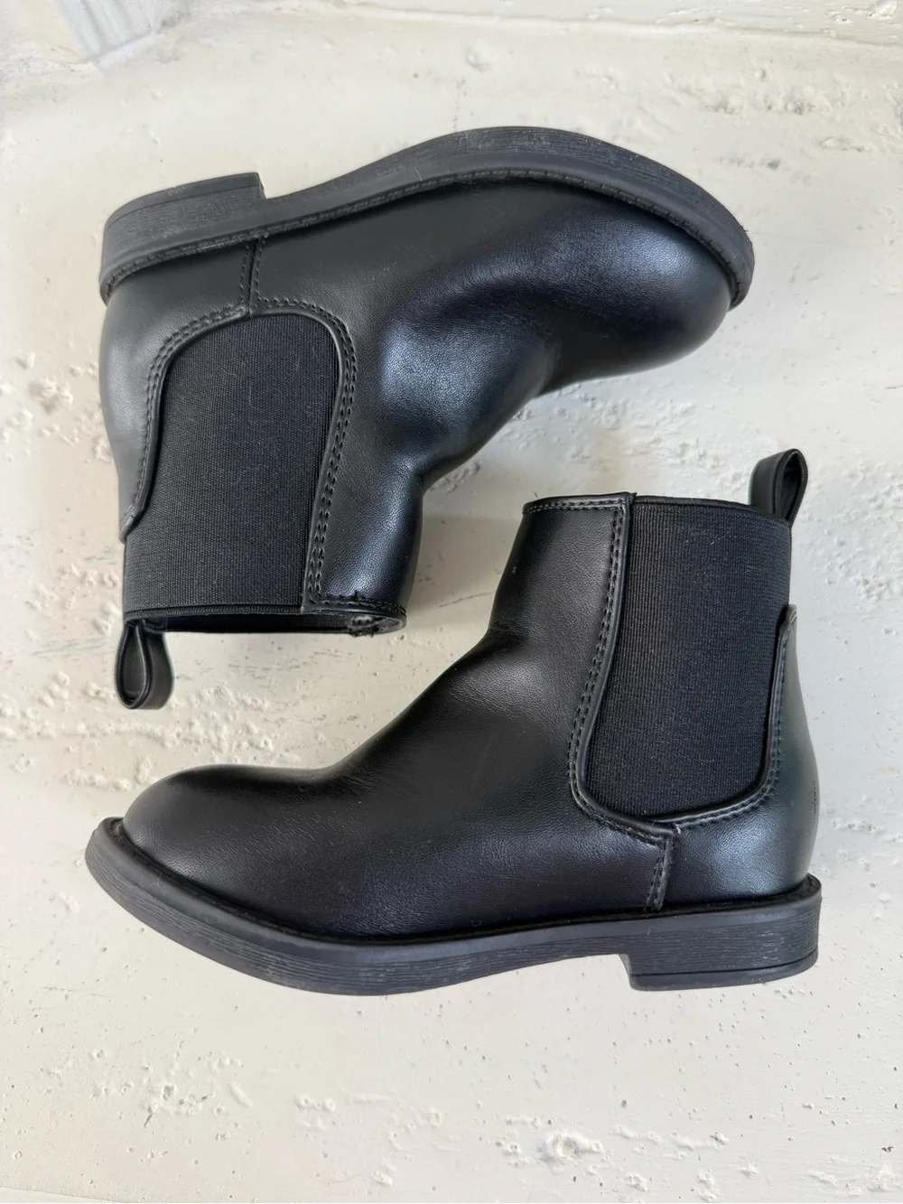 GAP sleek black